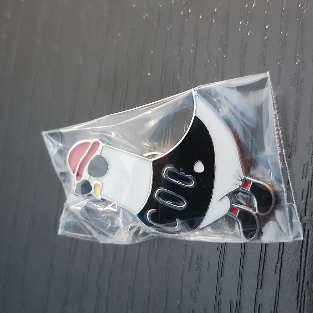 Cool Pigeon Enamel Pin - Picture 3 of 3
